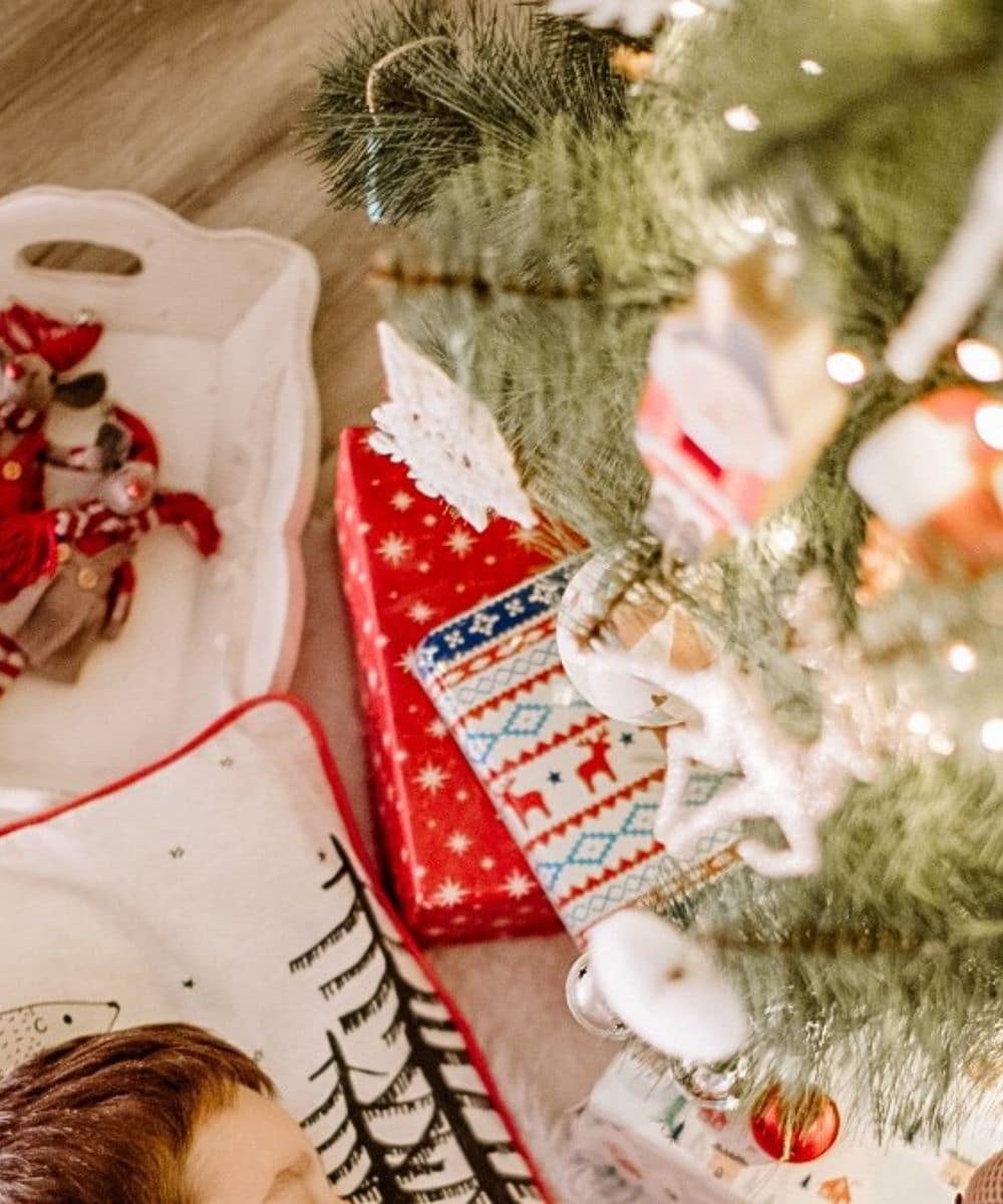 10 Simple Family Christmas Traditions